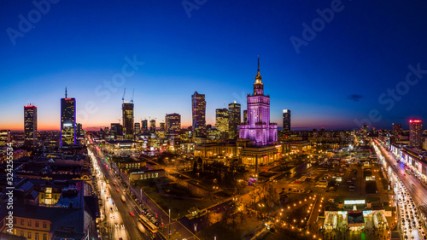 Warszawa, widok na centrum miasta o zachodzie slońca