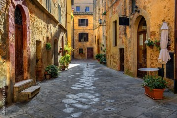Toscania, Włochy, Montepulciano, zaułek