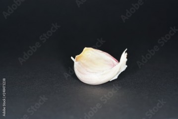 Garlic photographed in different situations and with macro objective also details clearly highlighted