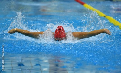nadadora en una competicion de natacion