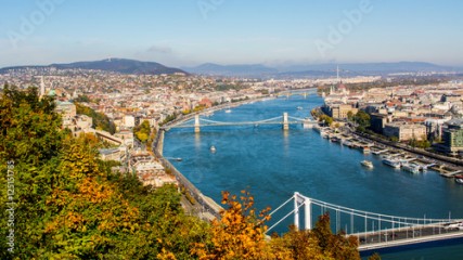 Widok na Budapeszt z wzgórza Gellerta
