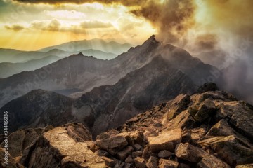 Dymiące szczyty w Tatrach Wysokich, widok z Koziego Wierchu
