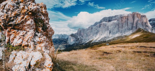 Panorama Dolomity -piękny górski widok