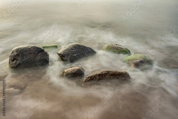 Kamienie obmywane wodą