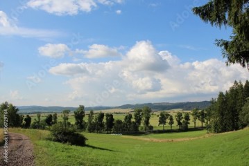 Piękny widok na okolicę Krzeszowa, województwo dolnośląskie, Polska, lipiec 2021